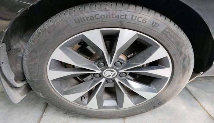 2020 Skoda Superb L&K 2.0 TSI AT, Petrol, Automatic, 93,644 km, tyre