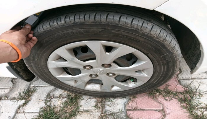 2015 Hyundai Grand i10 MAGNA 1.1 CRDI, Diesel, Manual, 1,61,231 km, tyre