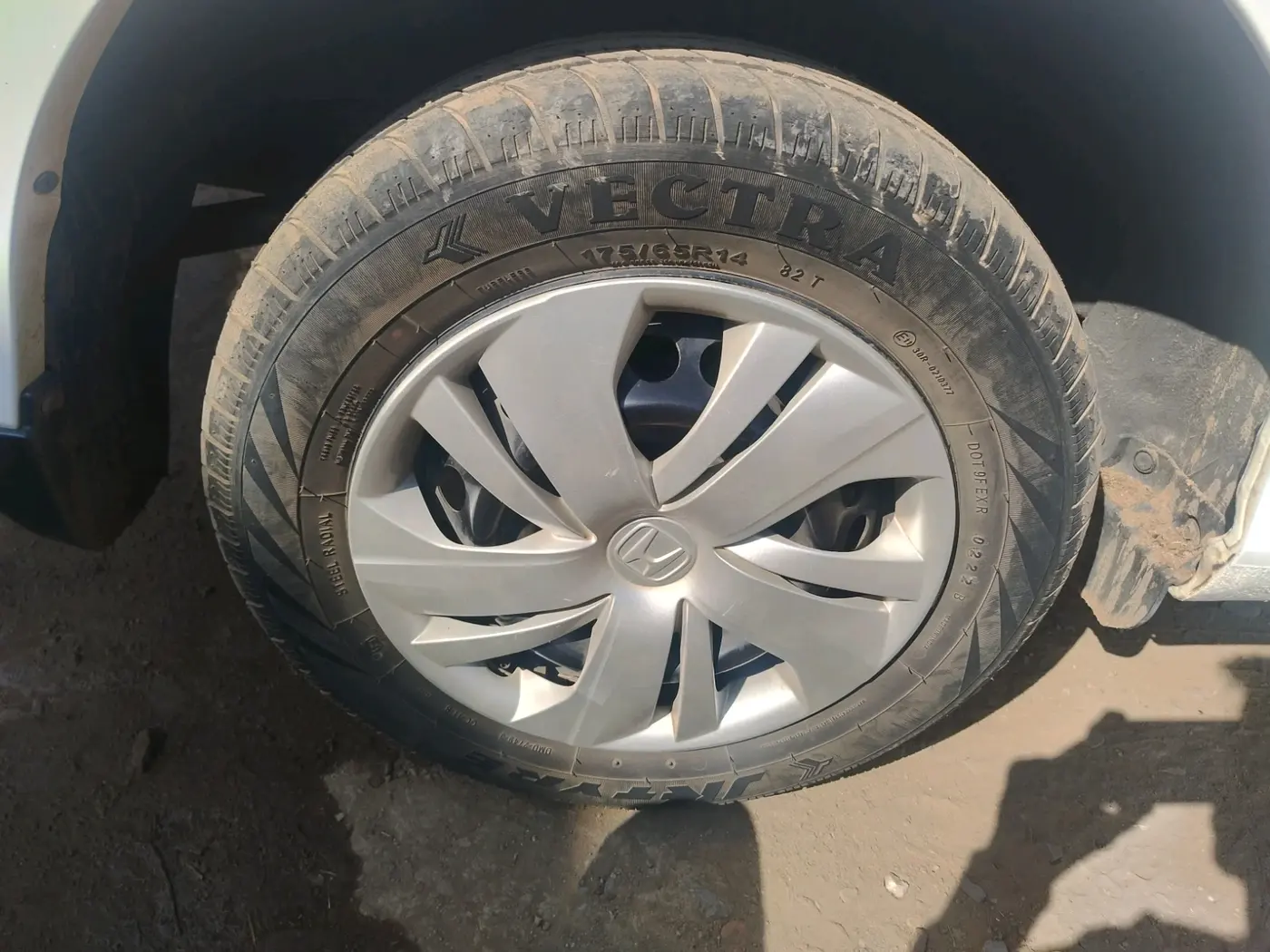 2022 Honda Amaze 1.2L I-VTEC S, Petrol, Manual, 27,480 km, tyre