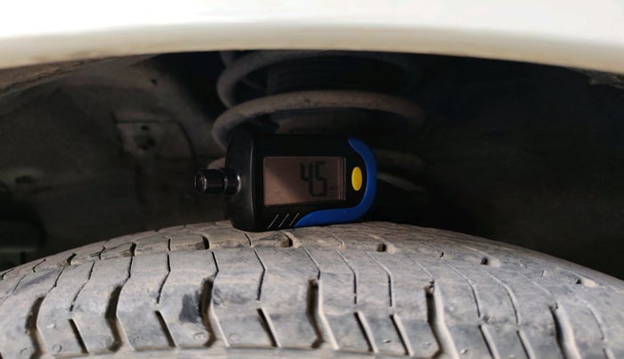 2012 Hyundai i10 ERA 1.1, Petrol, Manual, 1,00,994 km, tyre