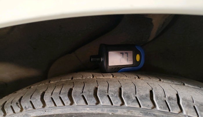 2012 Hyundai i10 ERA 1.1, Petrol, Manual, 1,00,994 km, tyre