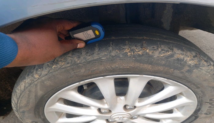 2011 Toyota Etios V, Petrol, Manual, 55,038 km, tyre