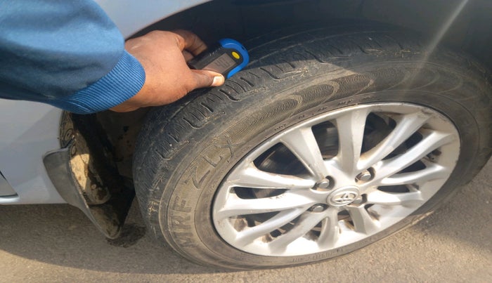 2011 Toyota Etios V, Petrol, Manual, 55,038 km, tyre