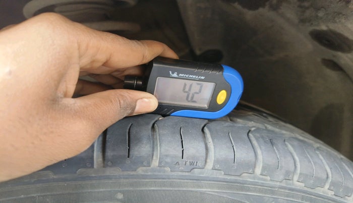 2017 Maruti Vitara Brezza ZDI, Diesel, Manual, 1,13,289 km, tyre