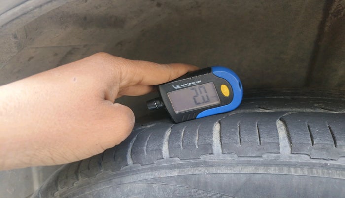 2017 Maruti Vitara Brezza ZDI, Diesel, Manual, 1,13,289 km, tyre