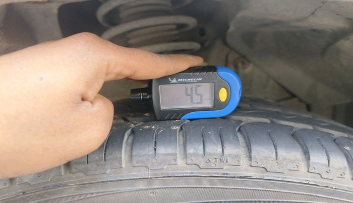 2017 Maruti Vitara Brezza ZDI, Diesel, Manual, 1,13,289 km, tyre