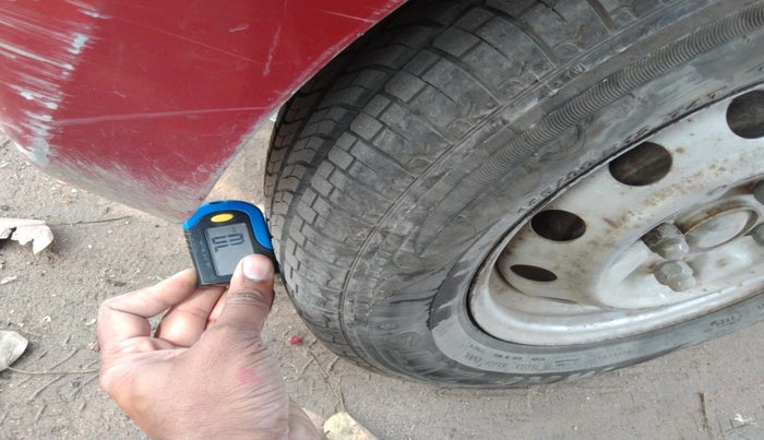 2013 Hyundai Eon ERA +, Petrol, Manual, 39,366 km, tyre