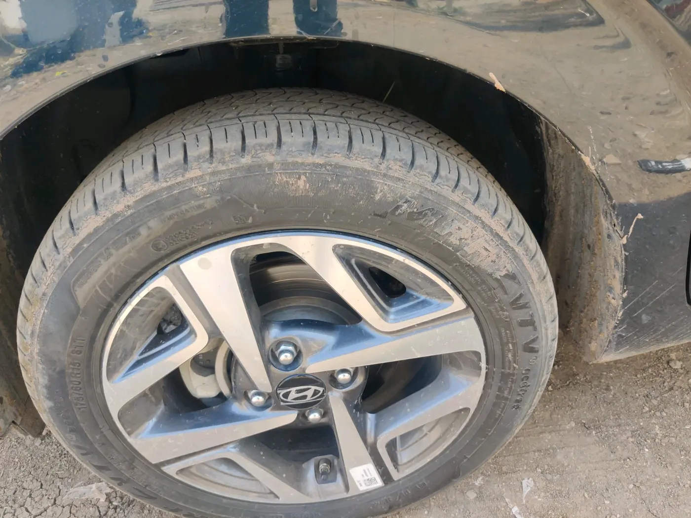 2025 Hyundai AURA SX 1.2 CNG, CNG, Manual, 6,455 km, tyre