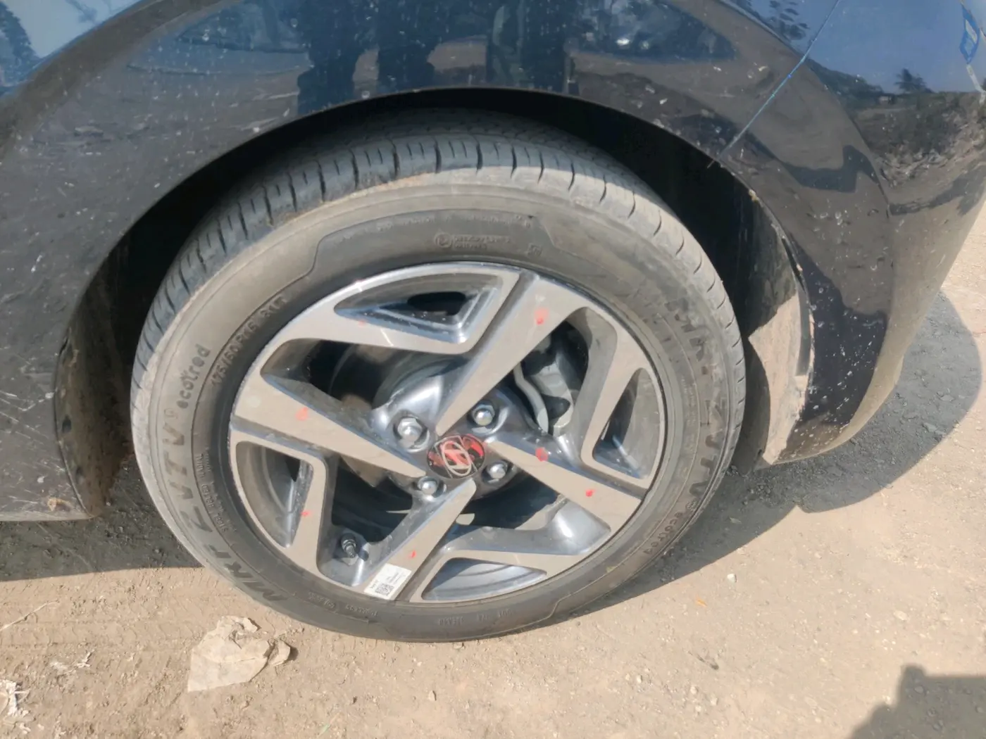 2025 Hyundai AURA SX 1.2 CNG, CNG, Manual, 6,455 km, tyre