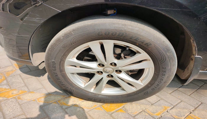 2012 Hyundai Santa Fe 4 WD AT, Diesel, Automatic, 99,882 km, tyre