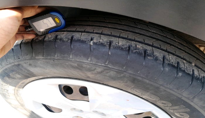 2017 Hyundai Creta E PLUS 1.6 PETROL, Petrol, Manual, 52,500 km, tyre