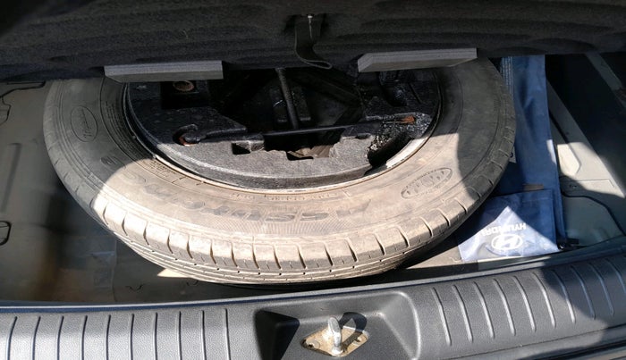 2017 Hyundai Creta E PLUS 1.6 PETROL, Petrol, Manual, 52,500 km, tyre