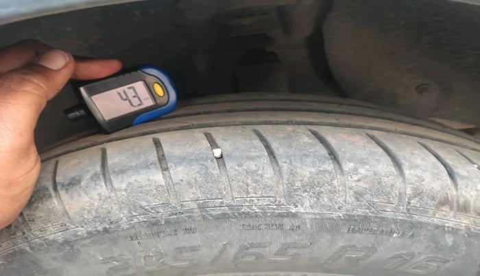 2017 Hyundai Creta S PLUS 1.4 DIESEL, Diesel, Manual, 1,42,443 km, tyre