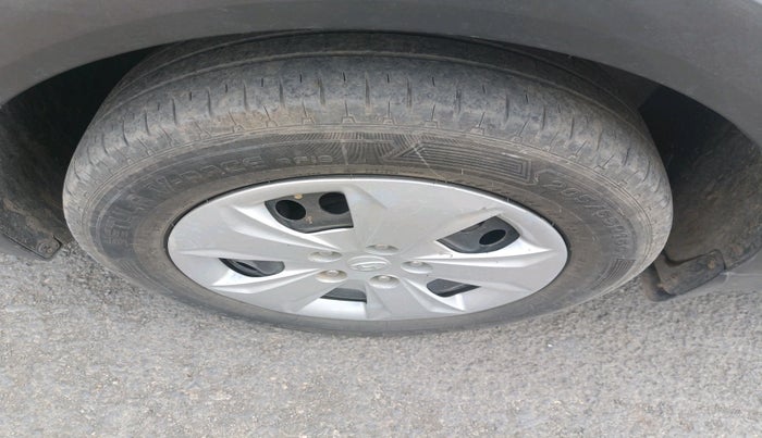 2017 Hyundai Creta E PLUS 1.4 DIESEL, Diesel, Manual, 1,06,441 km, tyre