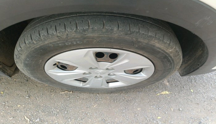 2017 Hyundai Creta E PLUS 1.4 DIESEL, Diesel, Manual, 1,06,441 km, tyre