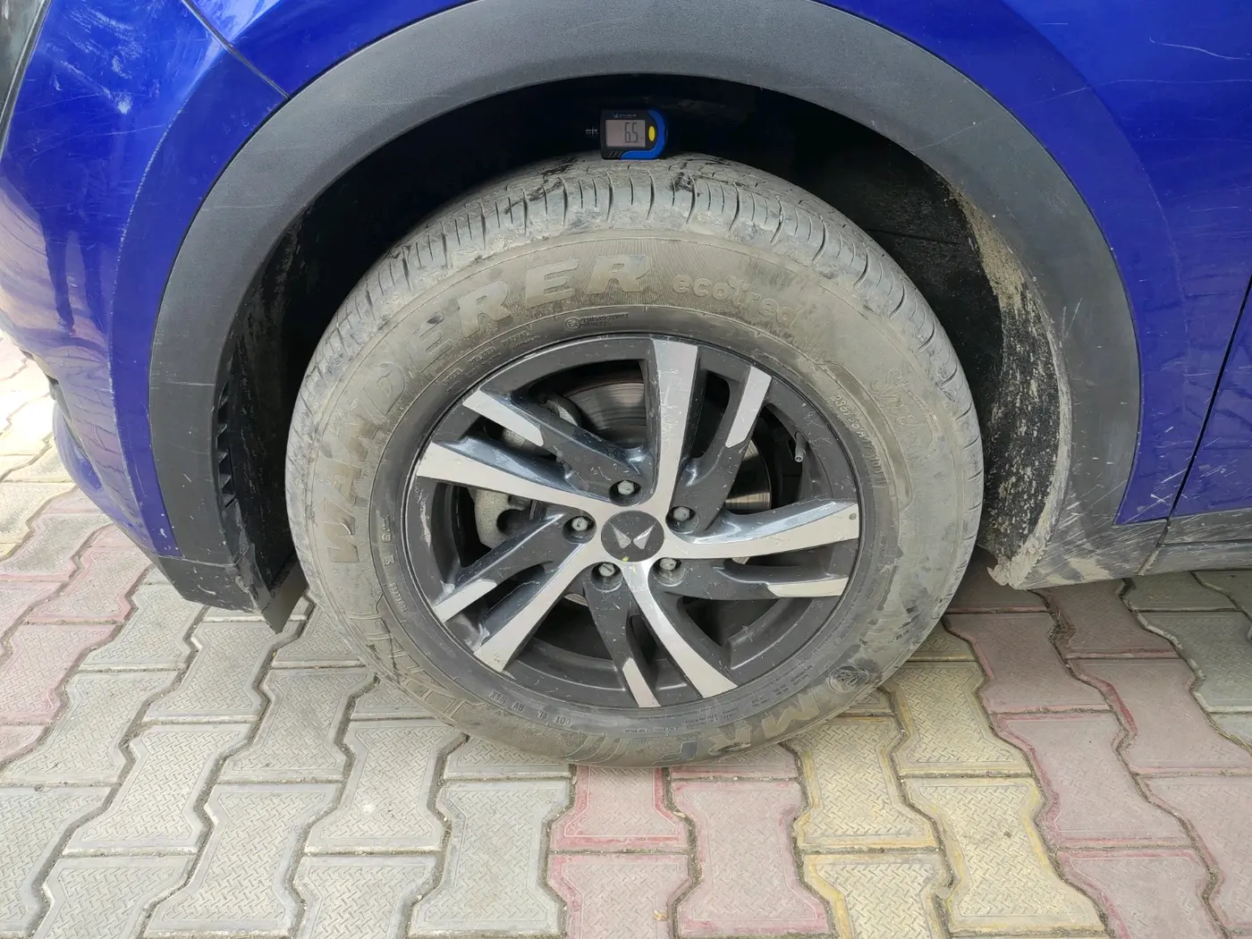 2022 Mahindra XUV700 AX 5 P MT 5 STR, Petrol, Manual, 14,200 km, tyre