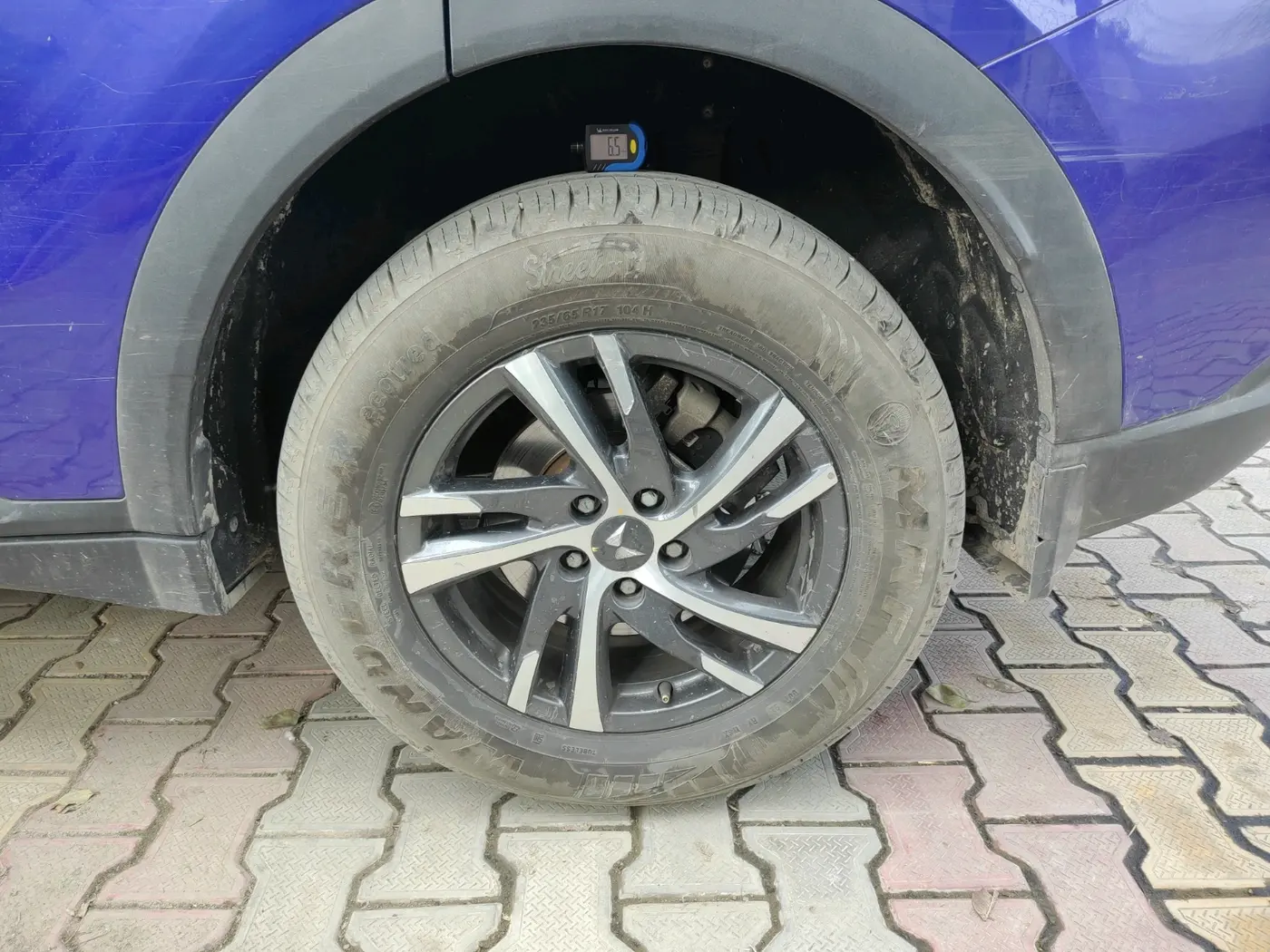 2022 Mahindra XUV700 AX 5 P MT 5 STR, Petrol, Manual, 14,200 km, tyre