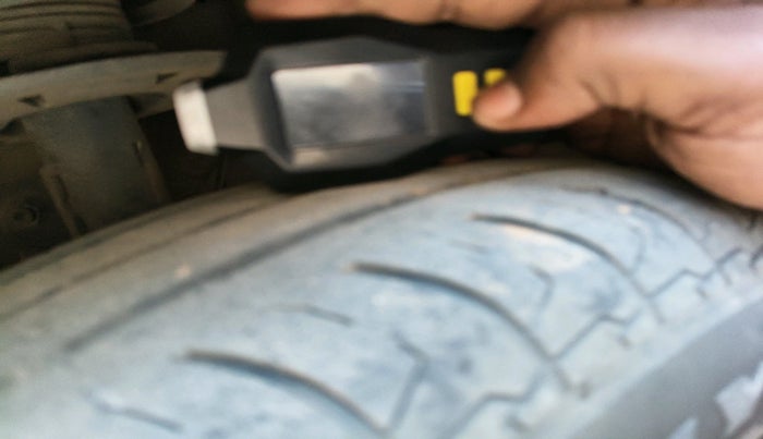 2023 Maruti Swift LXI, Petrol, Manual, 35,214 km, tyre