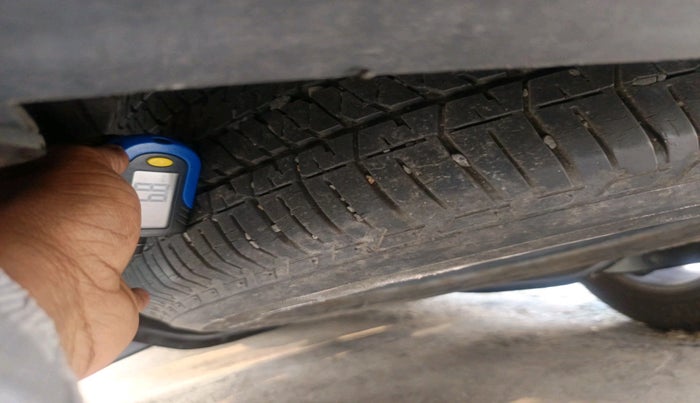 2016 Mahindra XUV500 W10 AT, Diesel, Automatic, 1,39,468 km, tyre