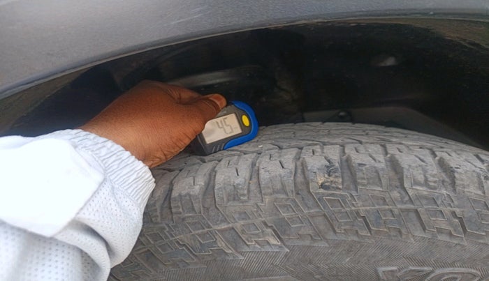 2016 Mahindra XUV500 W10 AT, Diesel, Automatic, 1,39,468 km, tyre