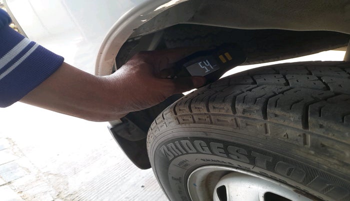 2017 Maruti Eeco 5 STR WITH A/C+HTR, CNG, Manual, 93,215 km, tyre