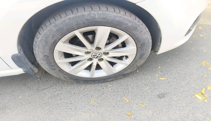 2015 Volkswagen Polo HIGHLINE1.5L, Diesel, Manual, 1,15,692 km, tyre