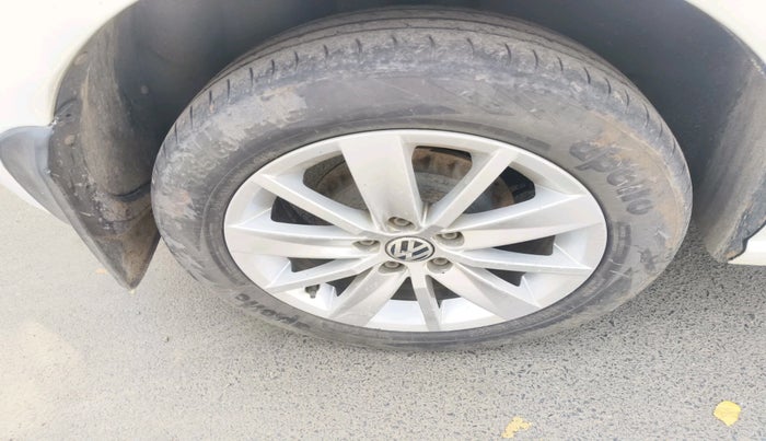 2015 Volkswagen Polo HIGHLINE1.5L, Diesel, Manual, 1,15,692 km, tyre