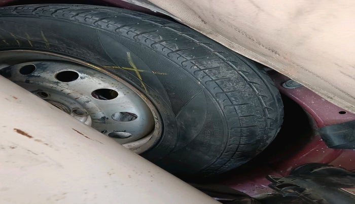 2013 Hyundai i10 MAGNA 1.1, Petrol, Manual, 1,18,366 km, tyre