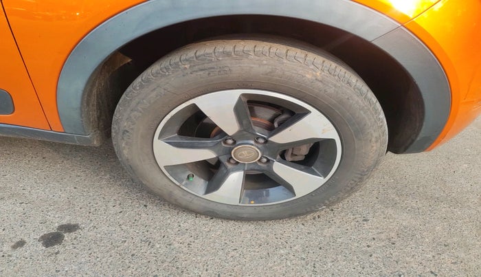 2019 Tata NEXON XZ PLUS DIESEL, Diesel, Manual, 1,23,417 km, tyre