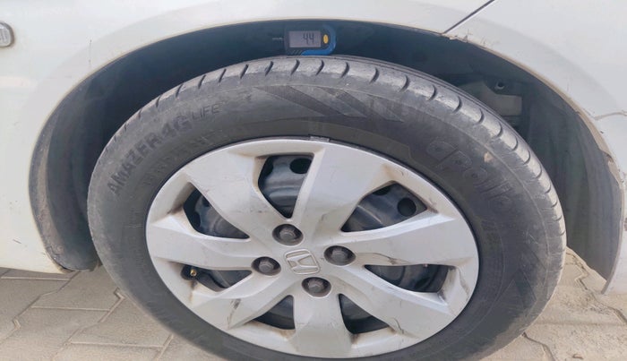 2015 Honda Mobilio 1.5L I-DTEC S, Diesel, Manual, 1,20,063 km, tyre