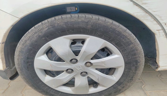 2015 Honda Mobilio 1.5L I-DTEC S, Diesel, Manual, 1,20,063 km, tyre