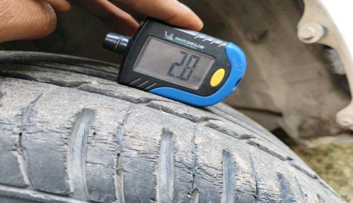 2011 Toyota Etios Liva G, Petrol, Manual, 92,880 km, tyre