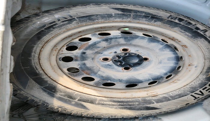 2011 Toyota Etios Liva G, Petrol, Manual, 92,880 km, tyre