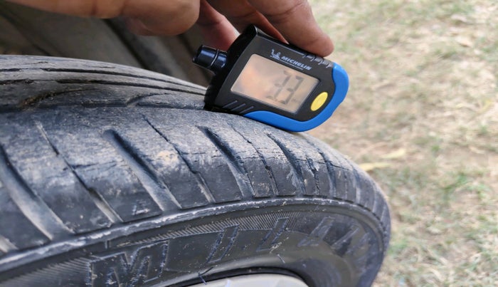 2011 Toyota Etios Liva G, Petrol, Manual, 92,880 km, tyre