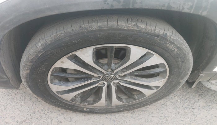 2022 MG HECTOR SHARP HYBRID 1.5 PETROL, Petrol, Manual, 55,273 km, tyre