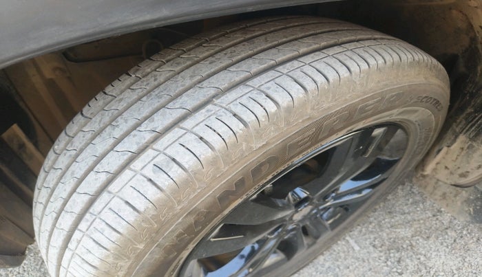 2018 Maruti Vitara Brezza ZDI, Diesel, Manual, 1,65,064 km, tyre