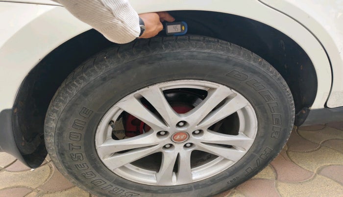 2013 Hyundai Santa Fe 4 WD AT, Diesel, Automatic, 1,06,838 km, tyre