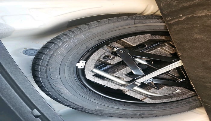 2017 Skoda Superb STYLE 1.8 TSI AT, Petrol, Automatic, 37,777 km, tyre