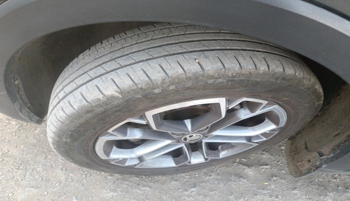 2021 Skoda KUSHAQ STYLE 1.5L TSI DSG (6 AIRBAGS), Petrol, Automatic, 55,117 km, tyre