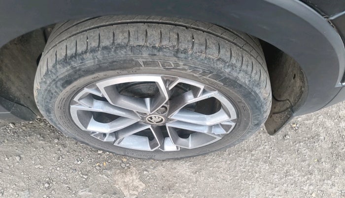 2021 Skoda KUSHAQ STYLE 1.5L TSI DSG (6 AIRBAGS), Petrol, Automatic, 55,117 km, tyre