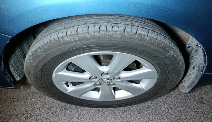 2013 Toyota Corolla Altis GL PETROL, Petrol, Manual, 1,83,823 km, tyre