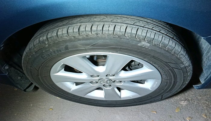 2013 Toyota Corolla Altis GL PETROL, Petrol, Manual, 1,83,823 km, tyre