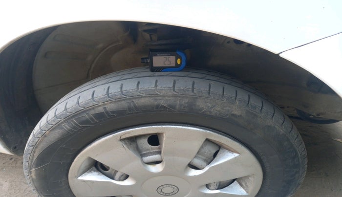 2012 Maruti Wagon R 1.0 LXI, CNG, Manual, 1,36,535 km, tyre