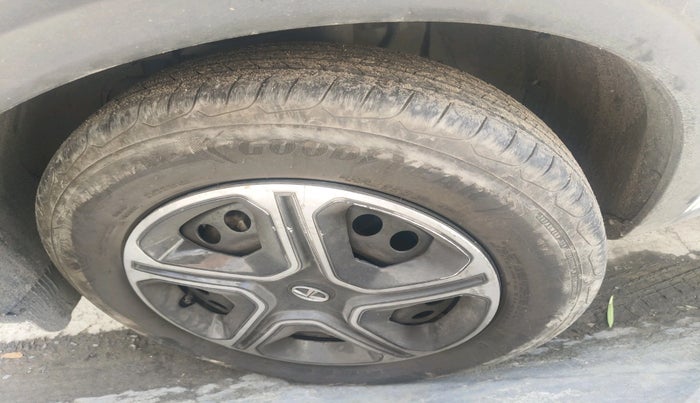 2024 Tata NEXON PURE SUNROOF 1.5 DIESEL, Diesel, Manual, 61,802 km, tyre