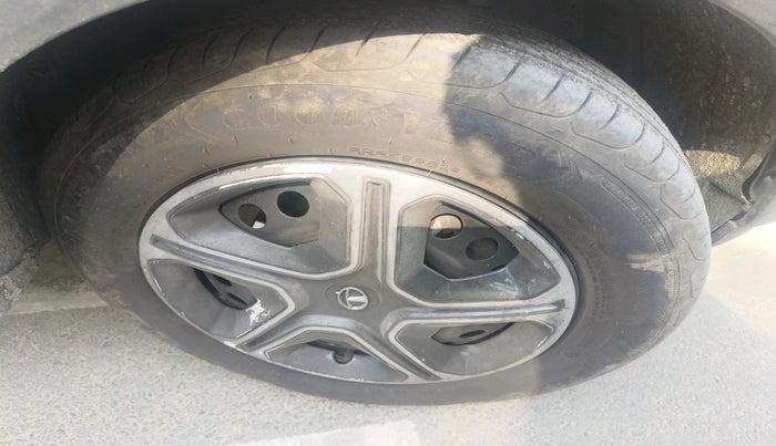 2024 Tata NEXON PURE SUNROOF 1.5 DIESEL, Diesel, Manual, 61,802 km, tyre