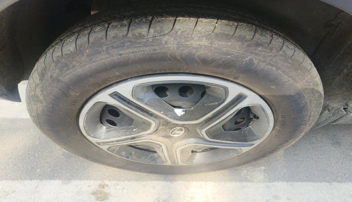 2024 Tata NEXON PURE SUNROOF 1.5 DIESEL, Diesel, Manual, 61,802 km, tyre