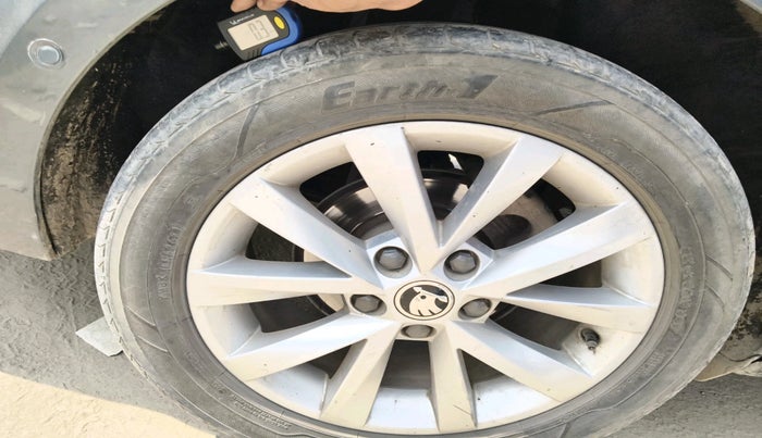 2019 Skoda Octavia 2.0 TDI L&K AT, Diesel, Automatic, 94,066 km, tyre