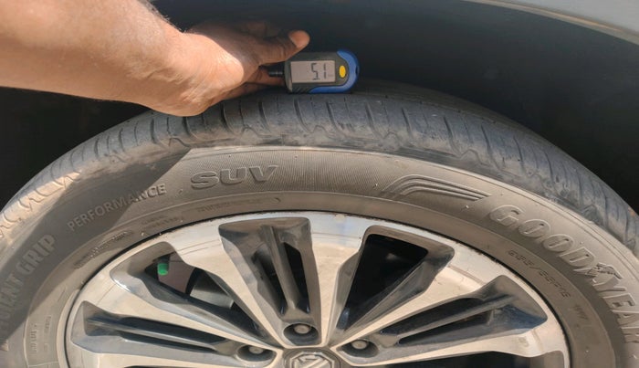 2020 MG GLOSTER SAVVY 6 STR 2.0 TWIN TURBO 4WD, Diesel, Automatic, 1,21,220 km, tyre