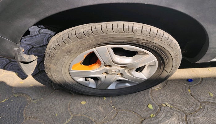 2022 Renault TRIBER RXT, Petrol, Manual, 56,825 km, tyre