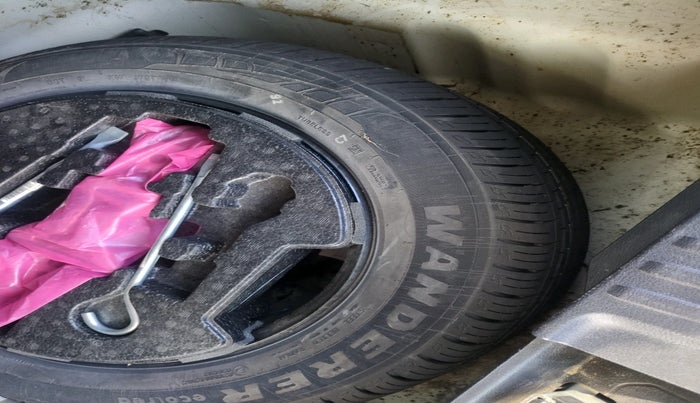 2022 Maruti Vitara Brezza LXI, Petrol, Manual, 43,259 km, tyre